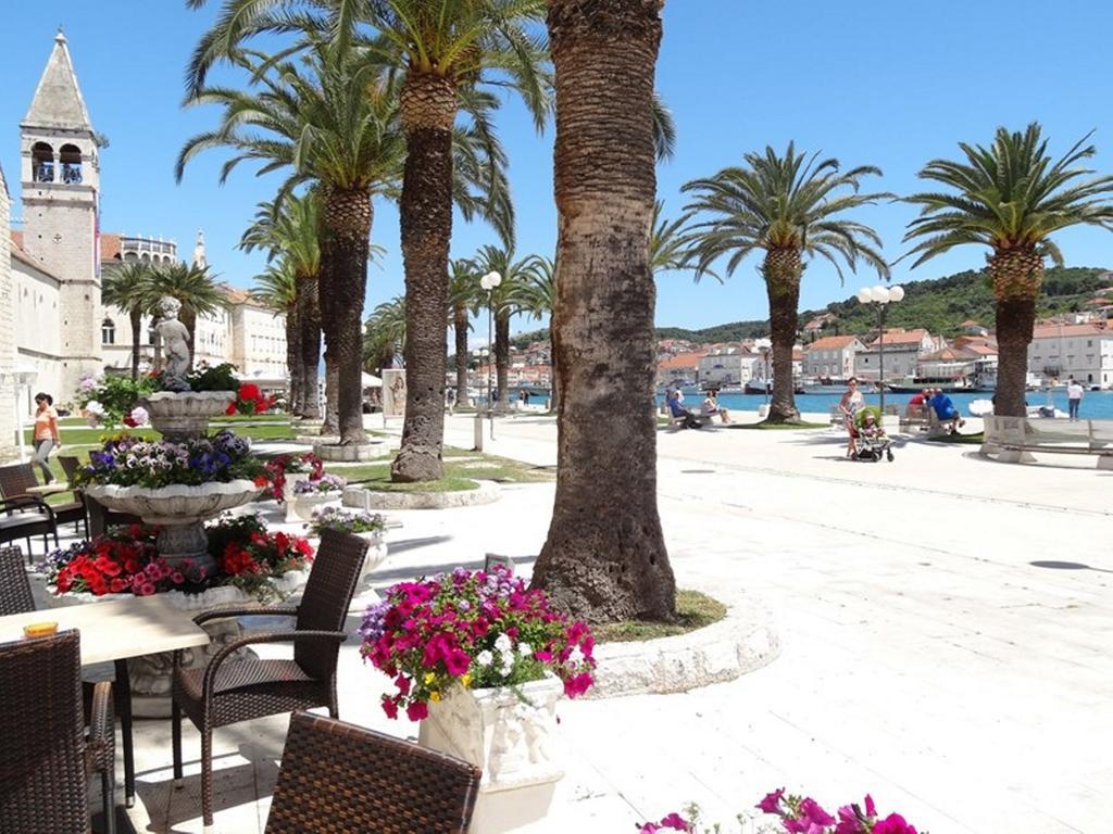 Apartments Horizont Trogir Eksteriør billede